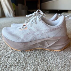 Asics Women's Novablast 5